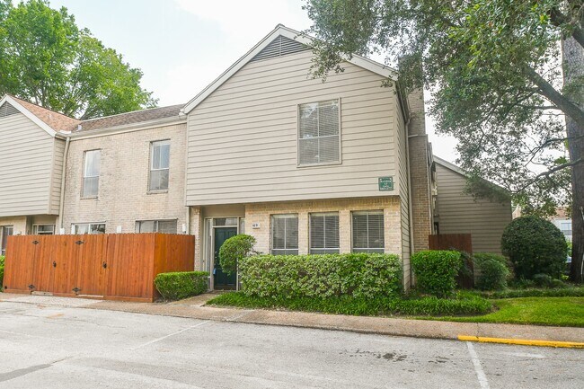 Foto del edificio - 2100 Tanglewilde St