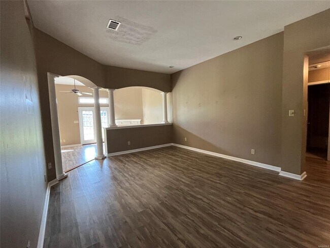 Foto del edificio - 1930 Chancellor Ridge Rd