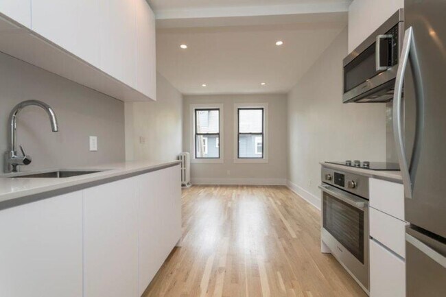 Foto del edificio - 3 bedroom in Boston MA 02135