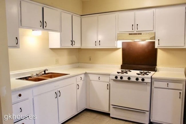 Building Photo - 2 br, 1 bath House - 4 Clint Court A