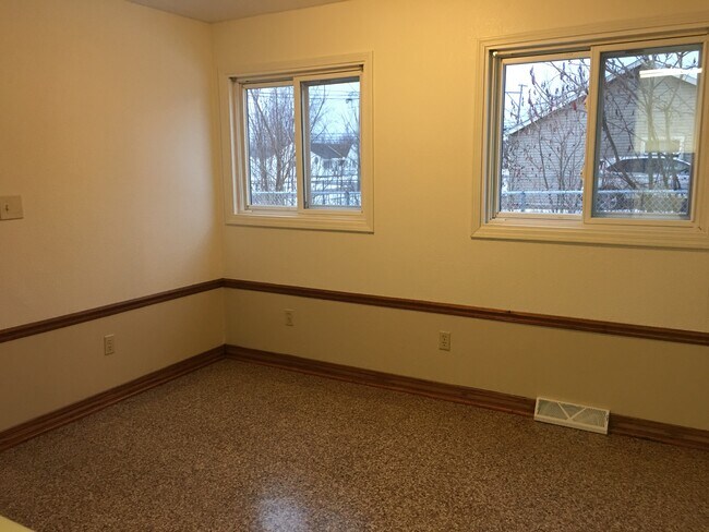 Amplia cocina estilo comedor - 4251 Brockley Ave