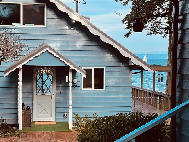 Foto del edificio - So you would like to live on the water.......