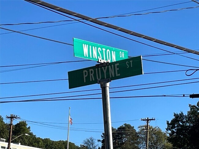 Foto del edificio - 524 Winston Dr