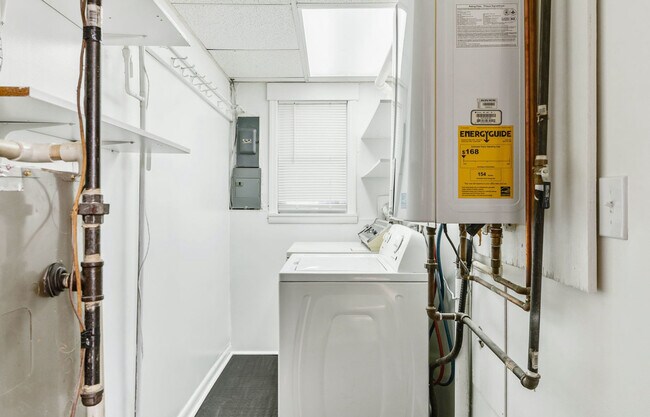 Building Photo - 305 Walter St