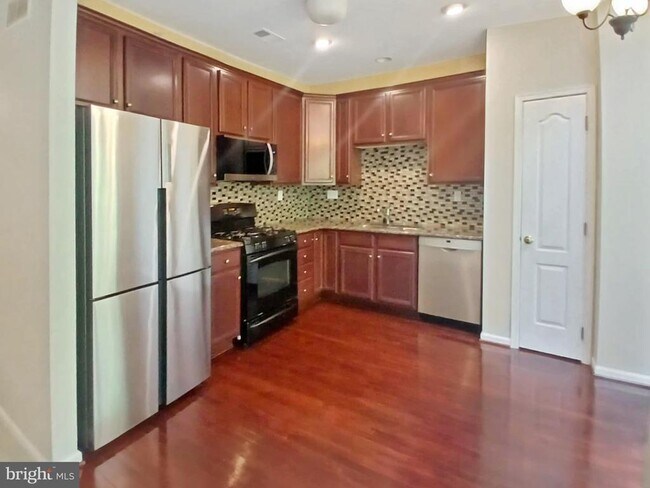 Building Photo - 9 Wedgewood Ct