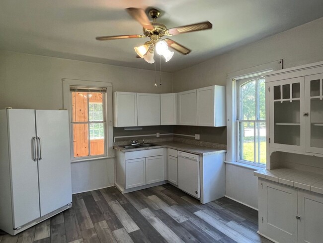 Building Photo - 4 Bedroom Single Family Home in Wausau!