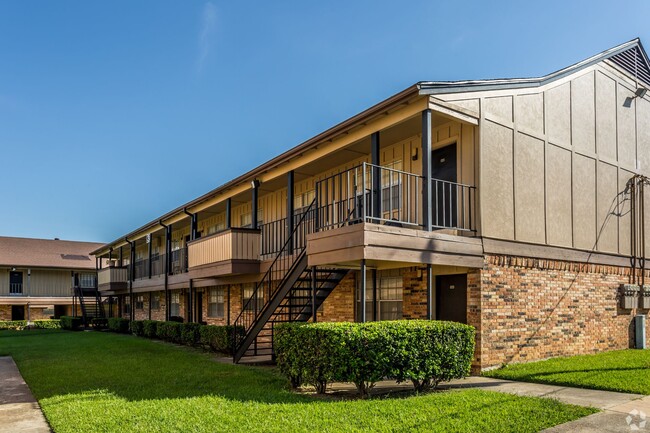 Building Photo - Castlewood Apartments