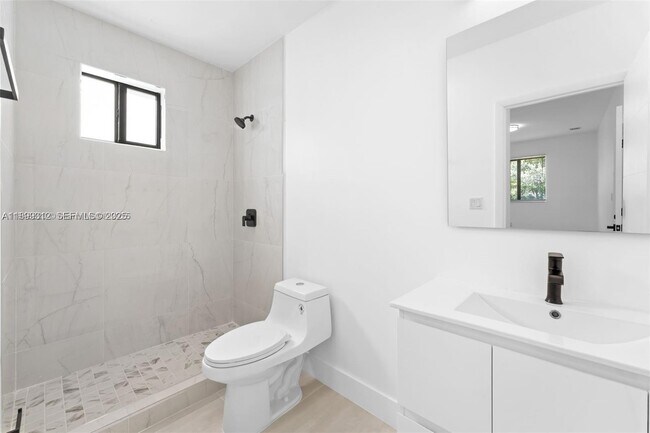 Foto del edificio - 3710 NW 13th Pl