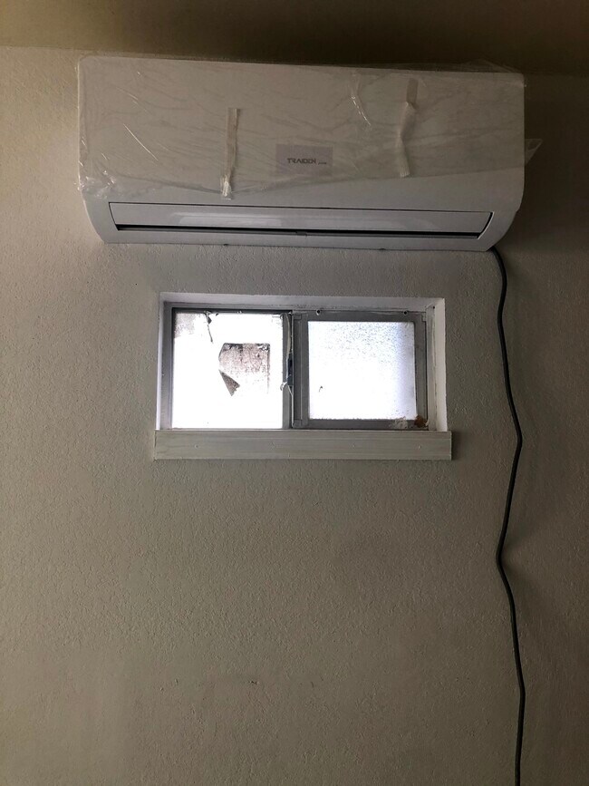 Aire acondicionado mini split para sala de estar adicional. Nuevo, con control remoto. - 601 E Williamson Ave