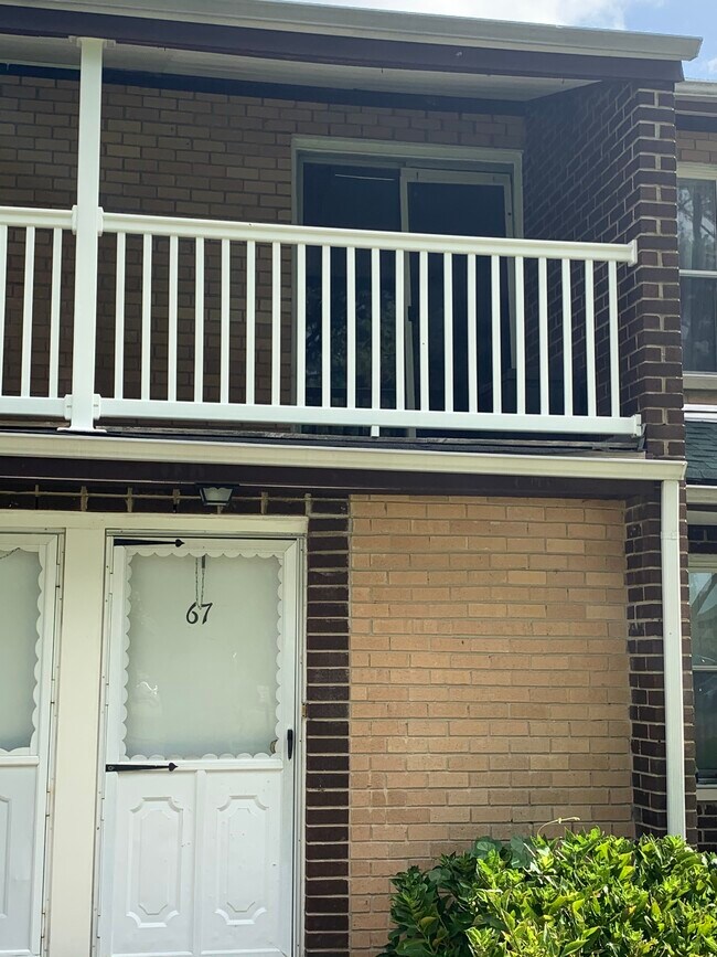 Large 2nd level unit with private entrance - 67 Artist Lake Dr