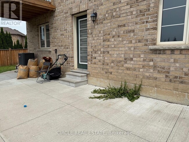 Photo du bâtiment - 36 Geranium Cres