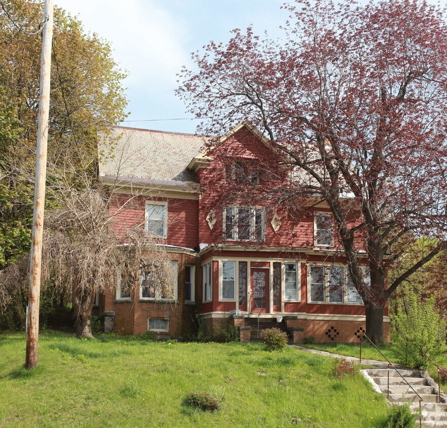 Building Photo - 2007 W Genesee St