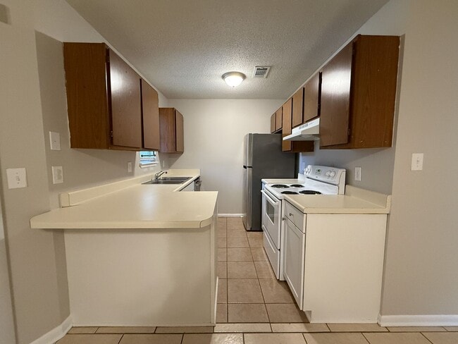 Foto del edificio - 2 Bedroom 1 Bath Duplex in Pace, FL!