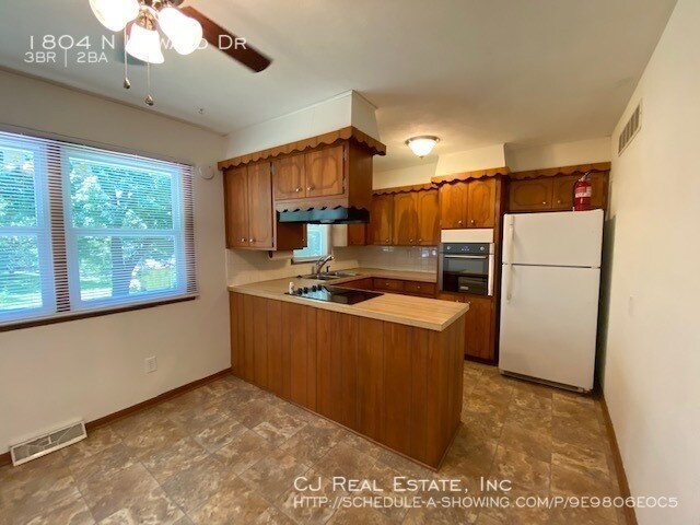 Building Photo - 1804 N Howard Dr