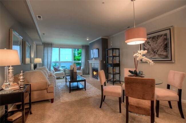 Living room - 615 6th St