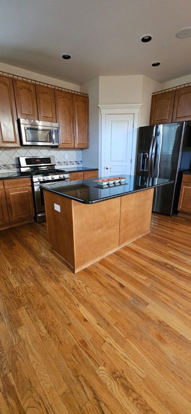 Building Photo - 4653 Bethany Ct