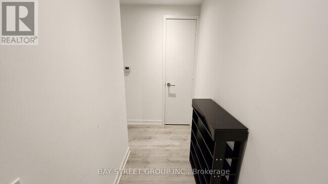 Photo du bâtiment - 161 Roehampton Ave