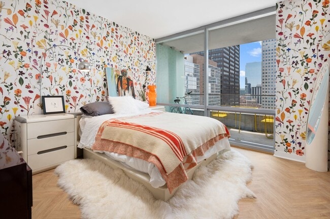 Building Photo - 8 E Randolph St