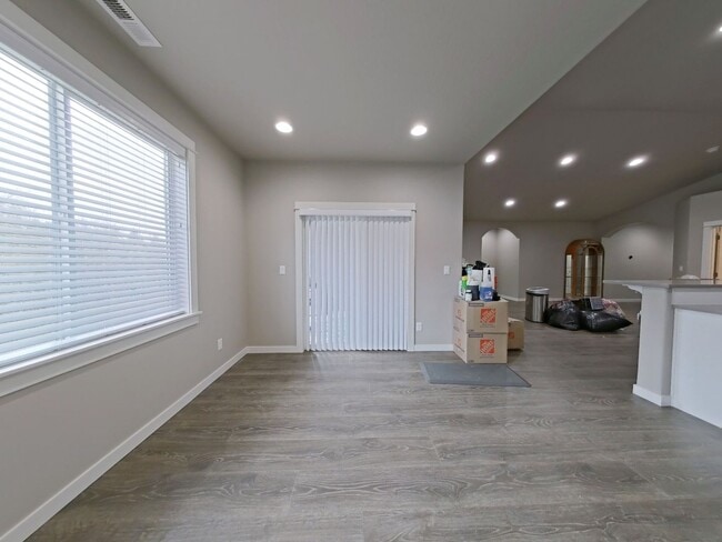 Building Photo - Modern 3 Bedroom House ~ NW Albany ~ Dog F...