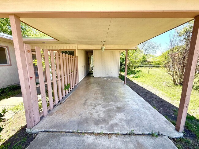 Foto del edificio - **APPLICATION RECEIVED** **MOVE-IN SPECIAL...