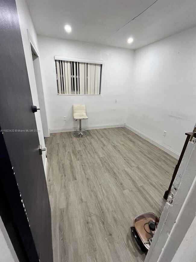 Foto del edificio - 220 N 66th Ave