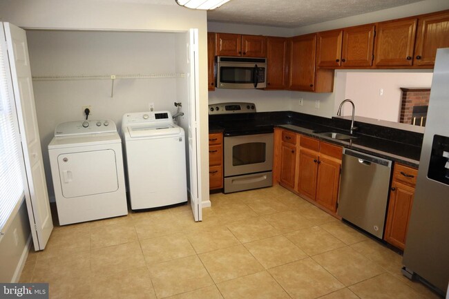 Building Photo - 10179 Shelldrake Cir