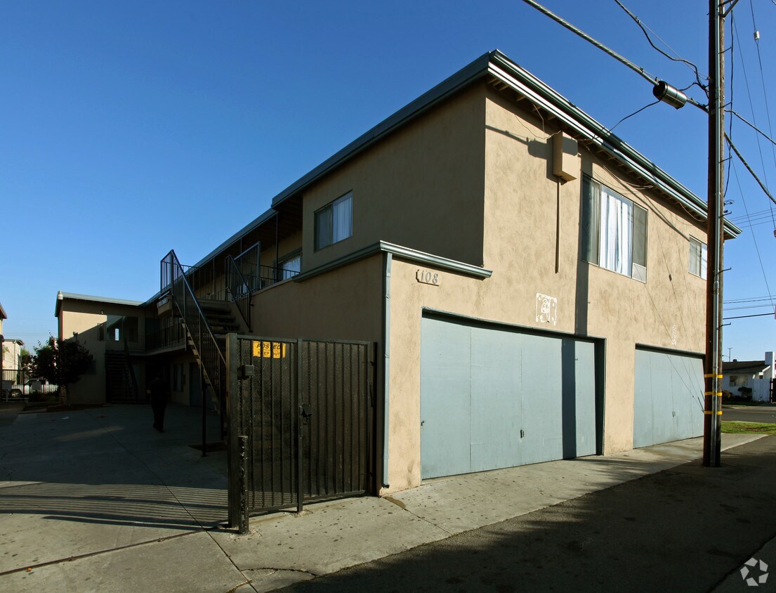 Building Photo - 108 W Wilson Ave