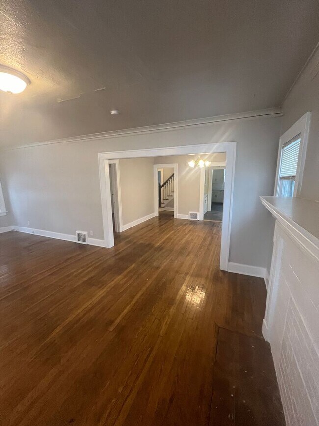 Foto del edificio - Available Now!!  Gorgeous home! 4 Beds, 1.5 Baths near UMKC! $2100