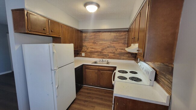 Foto del edificio - 4405 Landside Dr