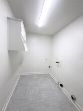 Building Photo - 523 Wisteria St