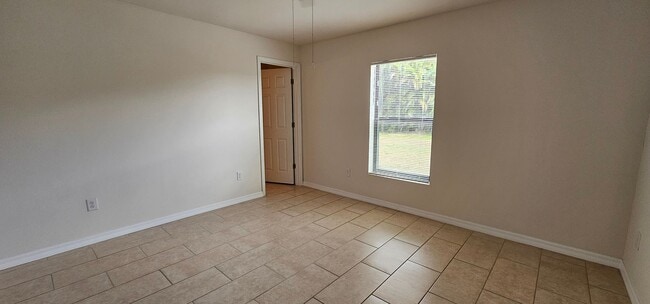 Building Photo - Spacious 3-Bedroom, 2-Bath Duplex in Cape Coral