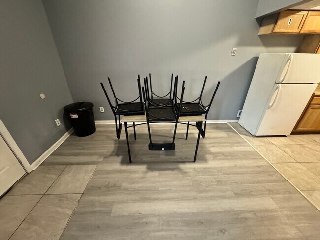 Foto del edificio - Room in Apartment on River Park Dr