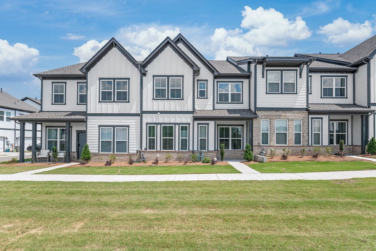 5807 Clear Creek Ln, Harrisburg, NC 28075 Townhome Rentals in