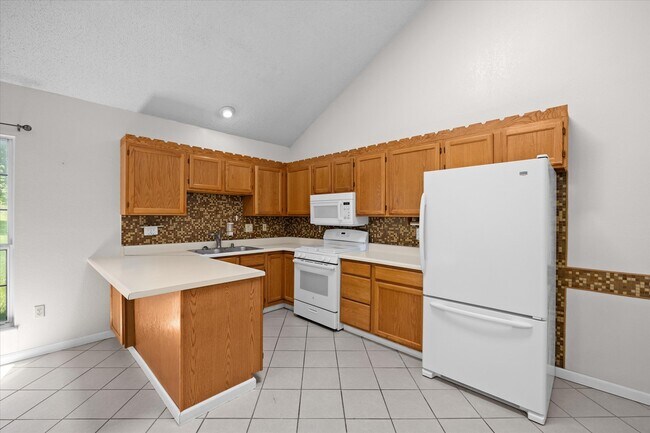 Foto del edificio - 2105 N Keebler Ave