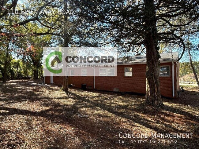 Foto del edificio - 110 Friendway Rd