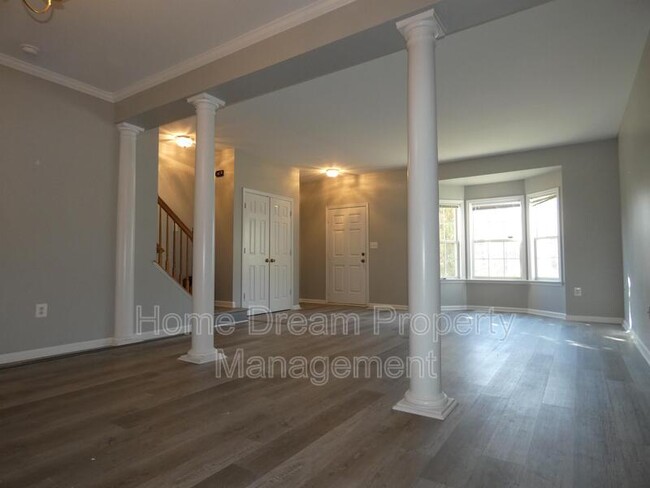 Foto del edificio - 703 Twin Brook Ln