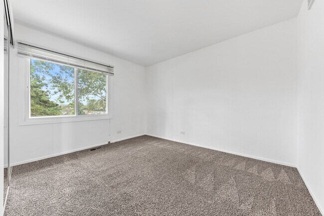 Foto del edificio - Modern 3-Bed Townhome in Hoffman Estates –...