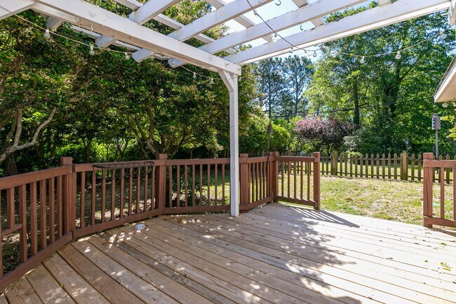 Building Photo - Beautiful rental full of character and charm located in The Avenues of Cayce! Close to USC!