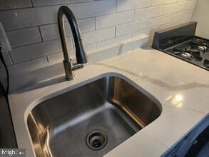 Building Photo - 1126 48th Pl NE