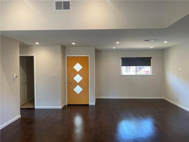 Building Photo - 1627 Chippeway Ln