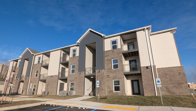 Foto del edificio - Davis Park Station - NOW Leasing!