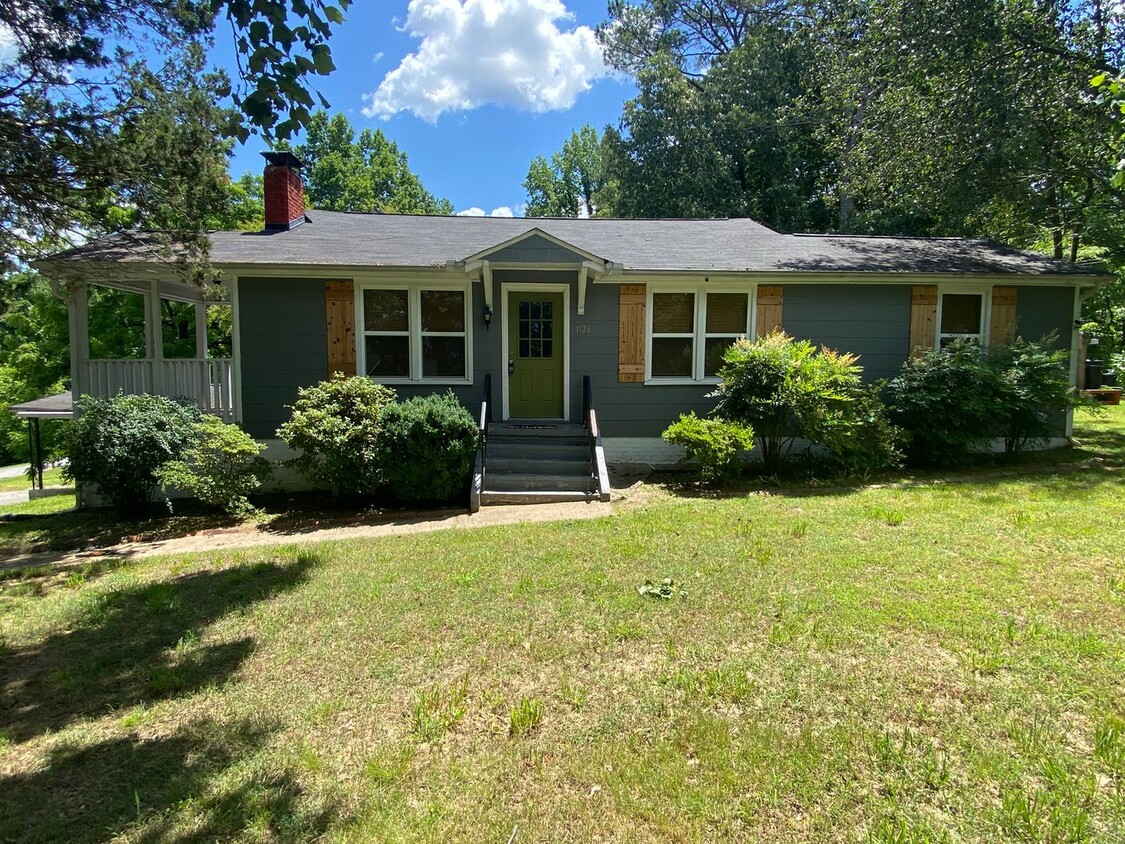 Primary Photo - Spacious 2 bed home in East Brainerd! Lawn...