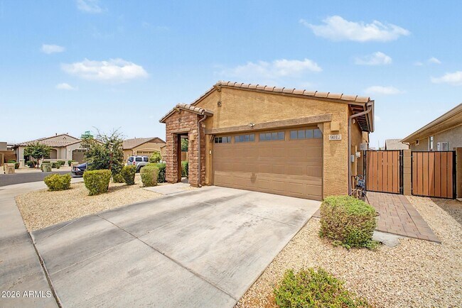 Building Photo - 9012 W Solano Dr