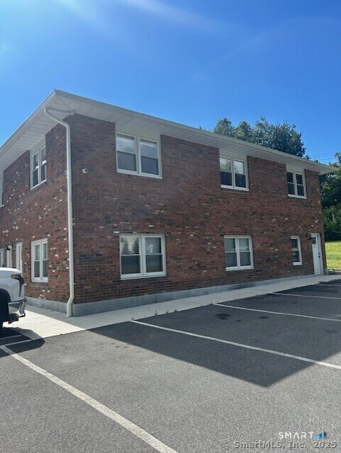 Foto del edificio - 11 Church Hill Rd