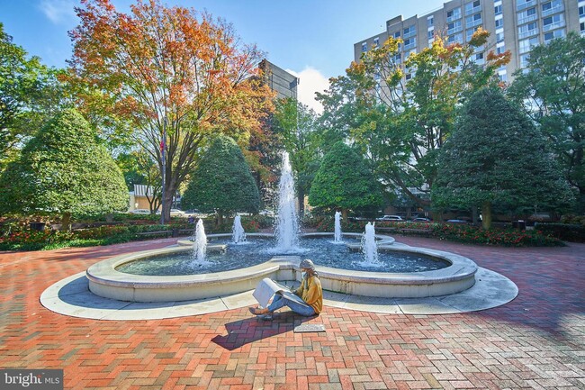 Foto del edificio - 5500 Friendship Blvd