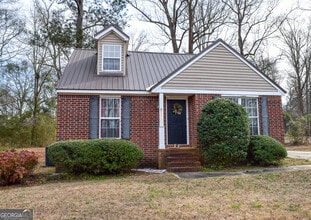 Building Photo - 1080 Maple Cir