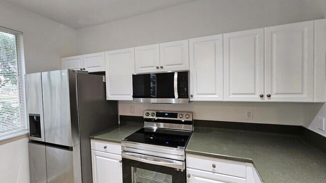 Building Photo - 2022 Island Dr