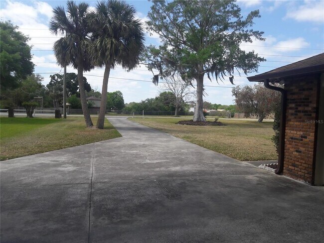 Foto del edificio - 3400 E Lakeshore Blvd