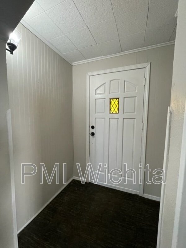 Building Photo - 656 N Ridgewood Dr