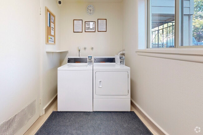 Lavadero - Locust Park Apartments